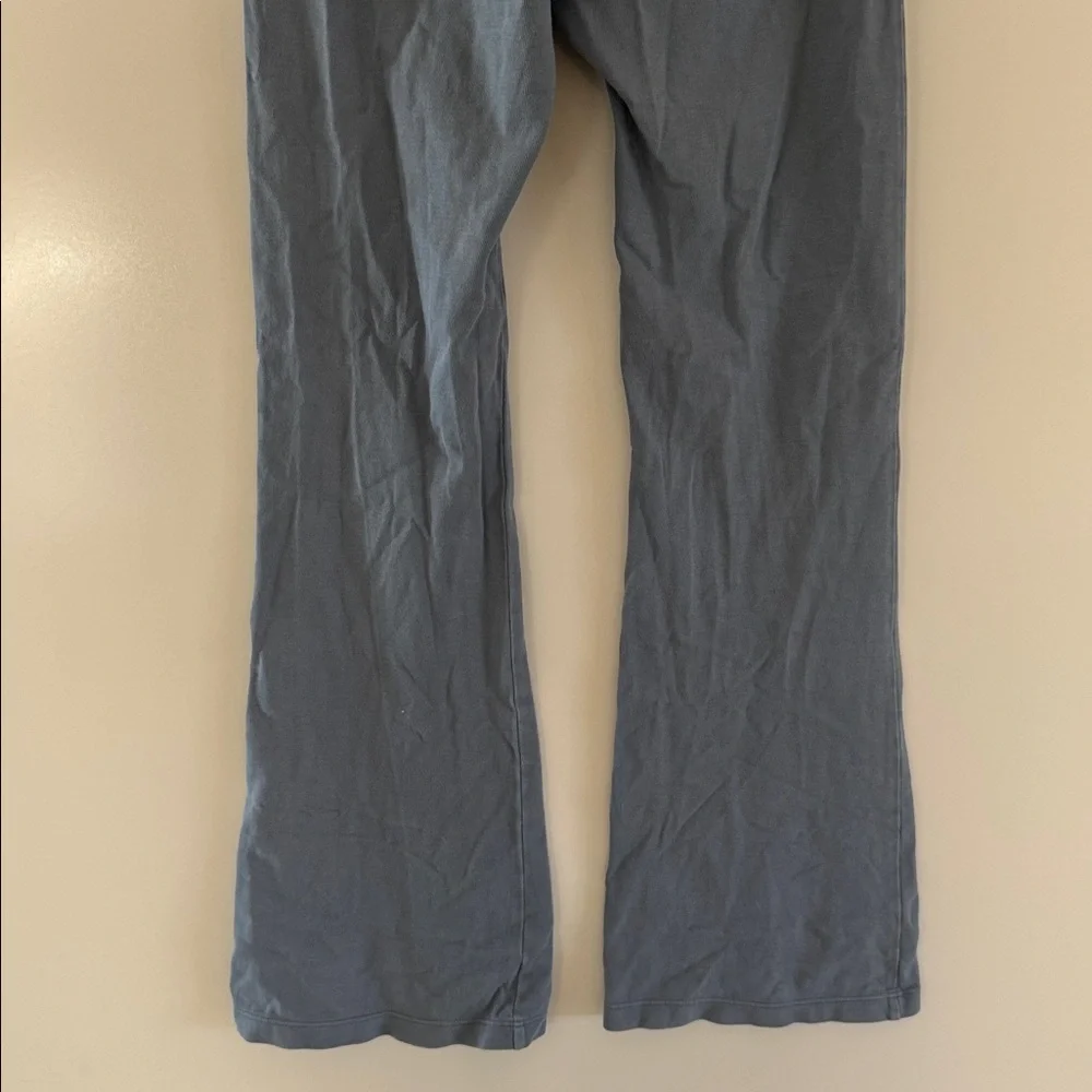 Brandy Melville Yoga Flare Pants Womens Medium Blue Gray Drawstring - Picture 7 of 8